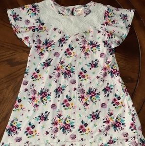 Girls white w/ flowers short sleeve shirt
